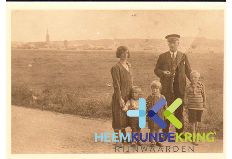 Fam van AKEN voor grenskantoor Lobith -Elten Achtergrond Elten 1935 F0000044